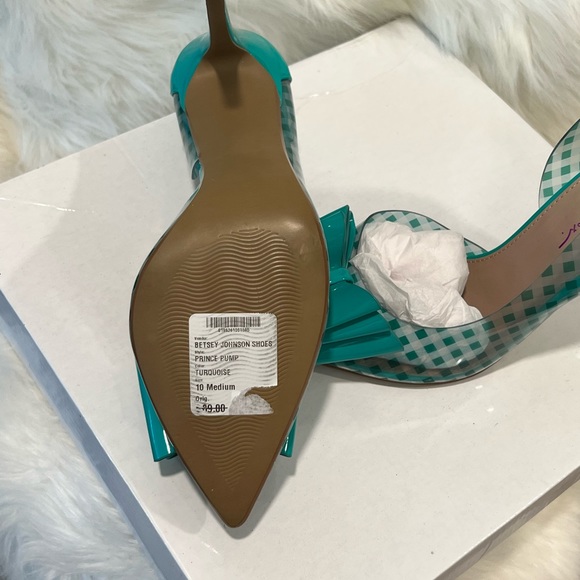 Women Heels - Picture 3 of 4